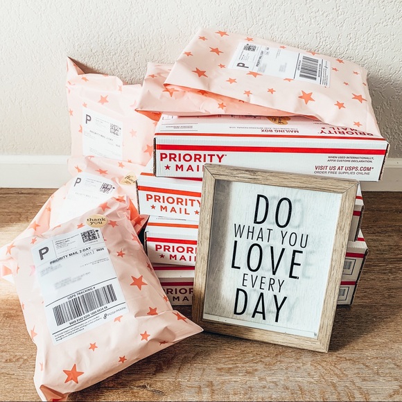 Instagram: @thatposhmom - Picture 9 of 10